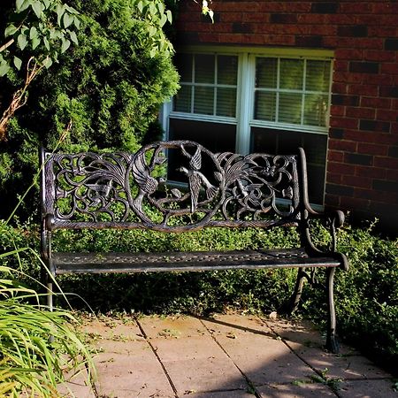 Bed and Breakfast A Li'L Bit Of Eden Niagara-on-the-Lake Esterno foto